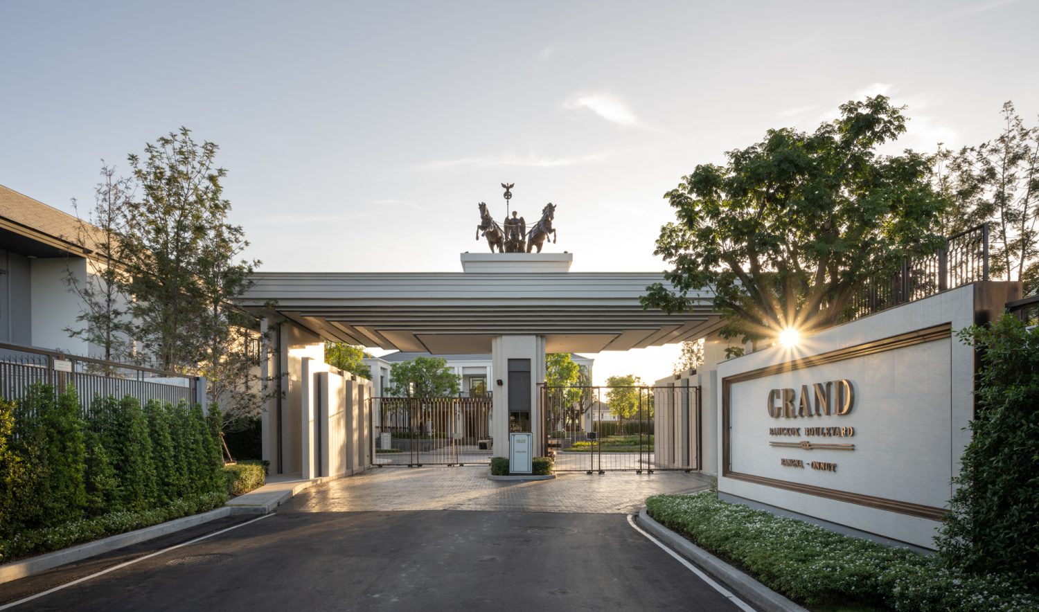 GRAND BANGKOK BOULEVARD BANGNA-ONNUT